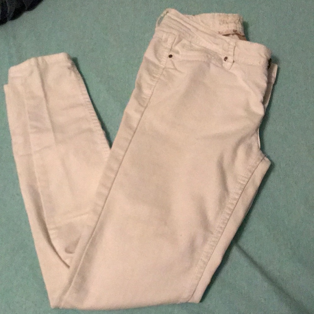 White skinny jeans